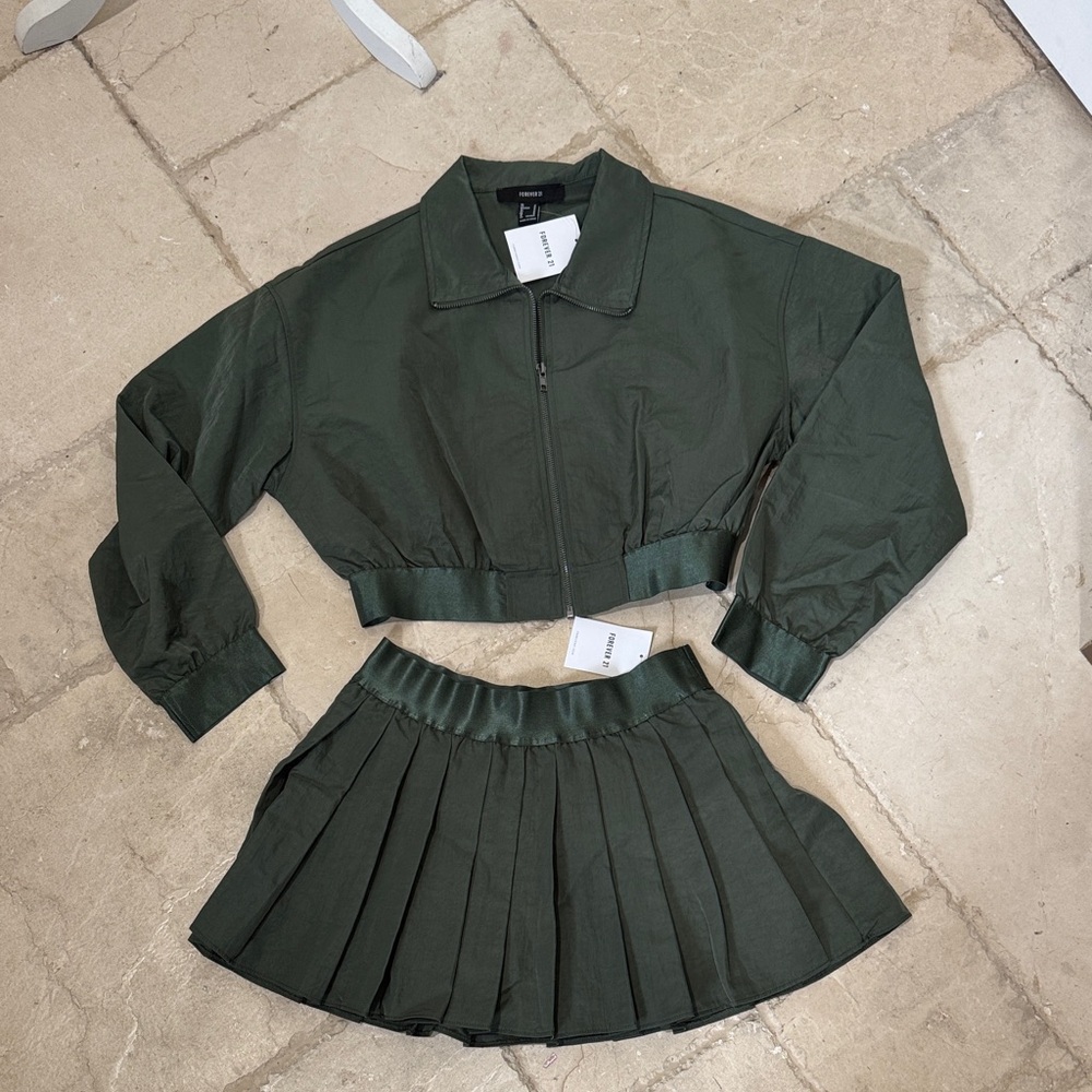 Unknown Brand Dark Green Pleated Mini Skirt - Women's